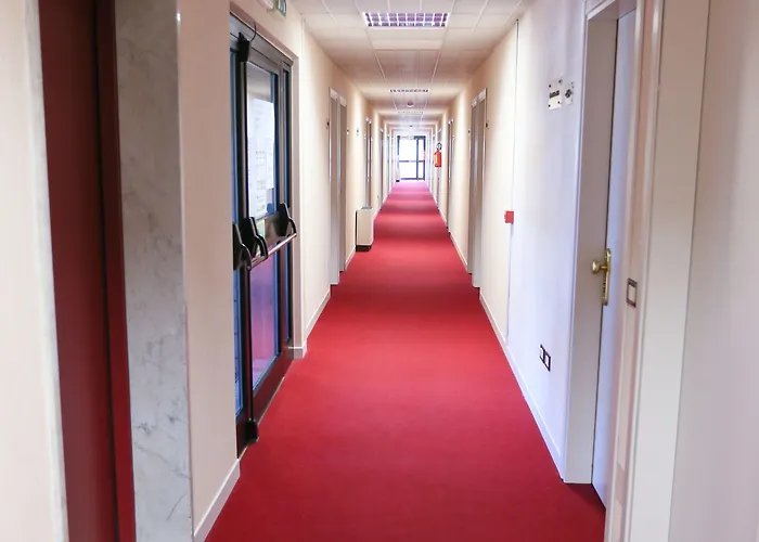 Forum Otel SantʼIlario dʼEnza